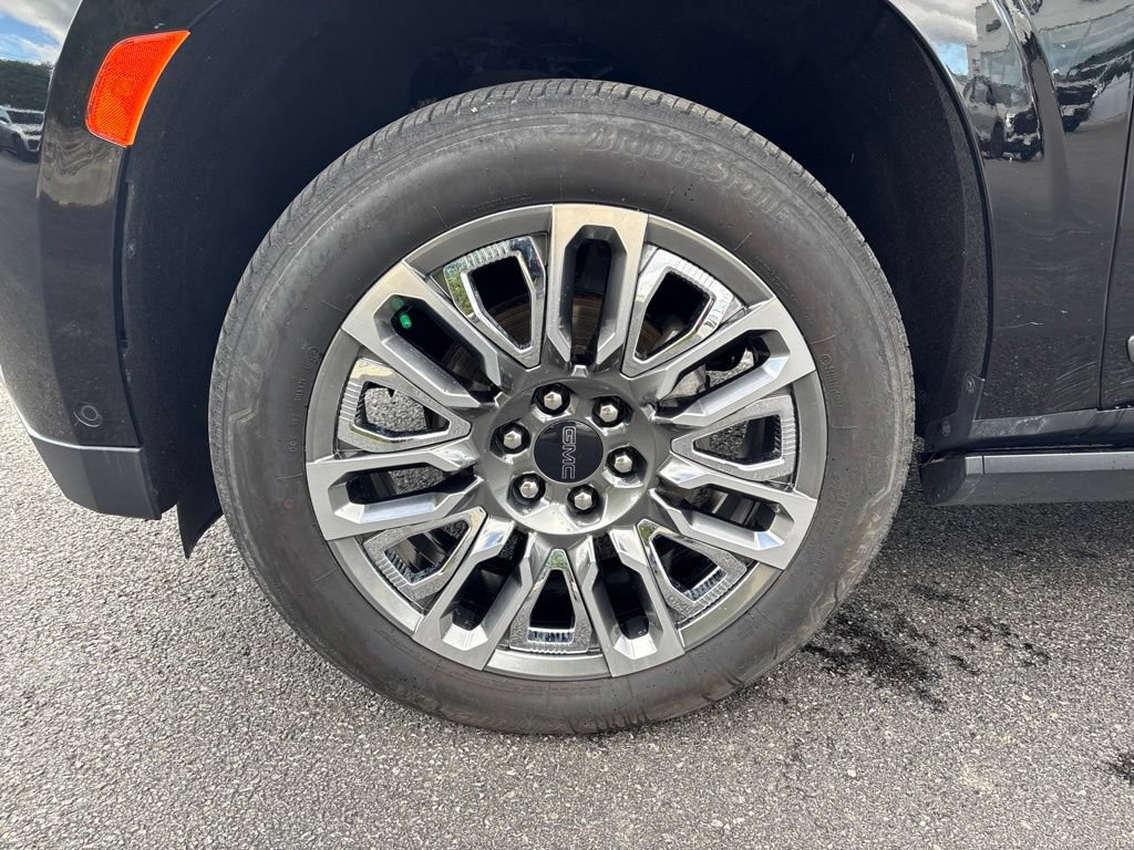 Used 2023 GMC Yukon Denali Ultimate AWD/4WD image 13