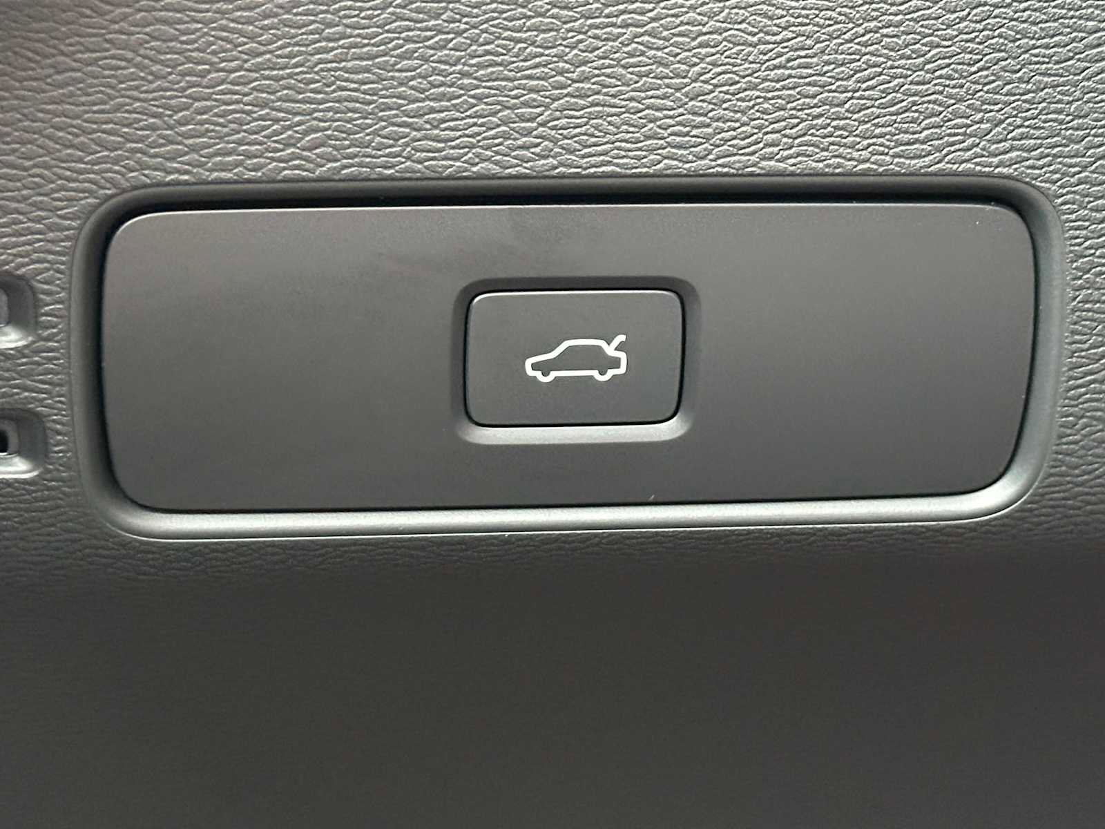 New 2026 Volvo XC40 B5 Plus w/ Climate Package image 33