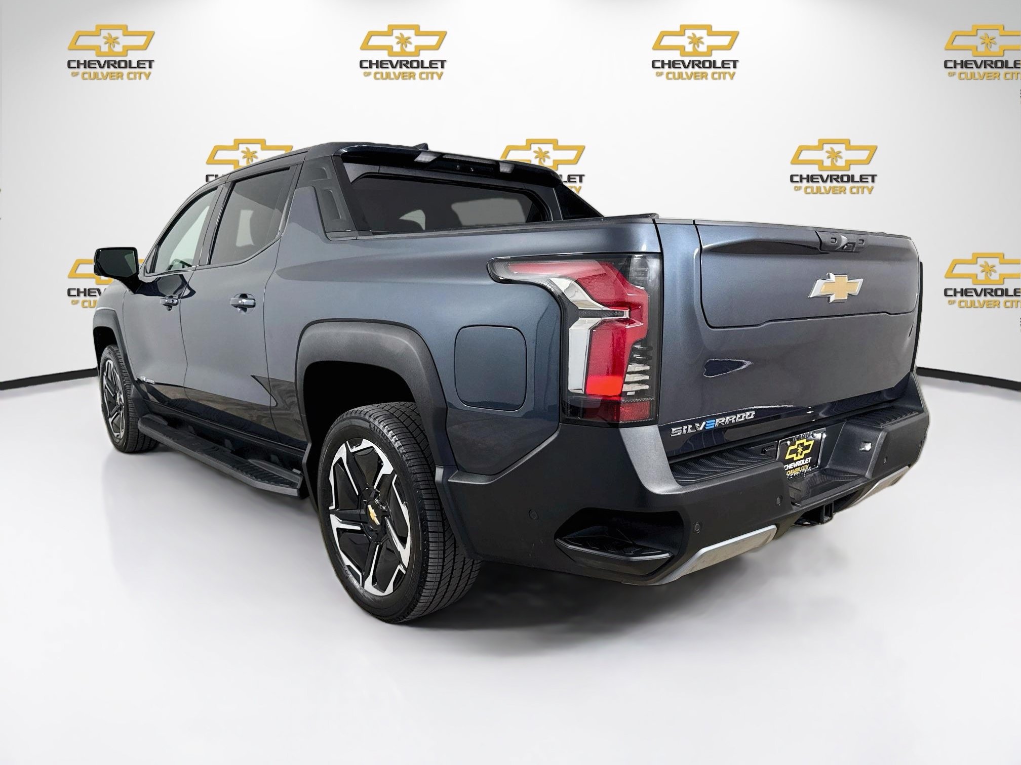 Used 2026 Chevrolet Silverado EV LT AWD/4WD image 6