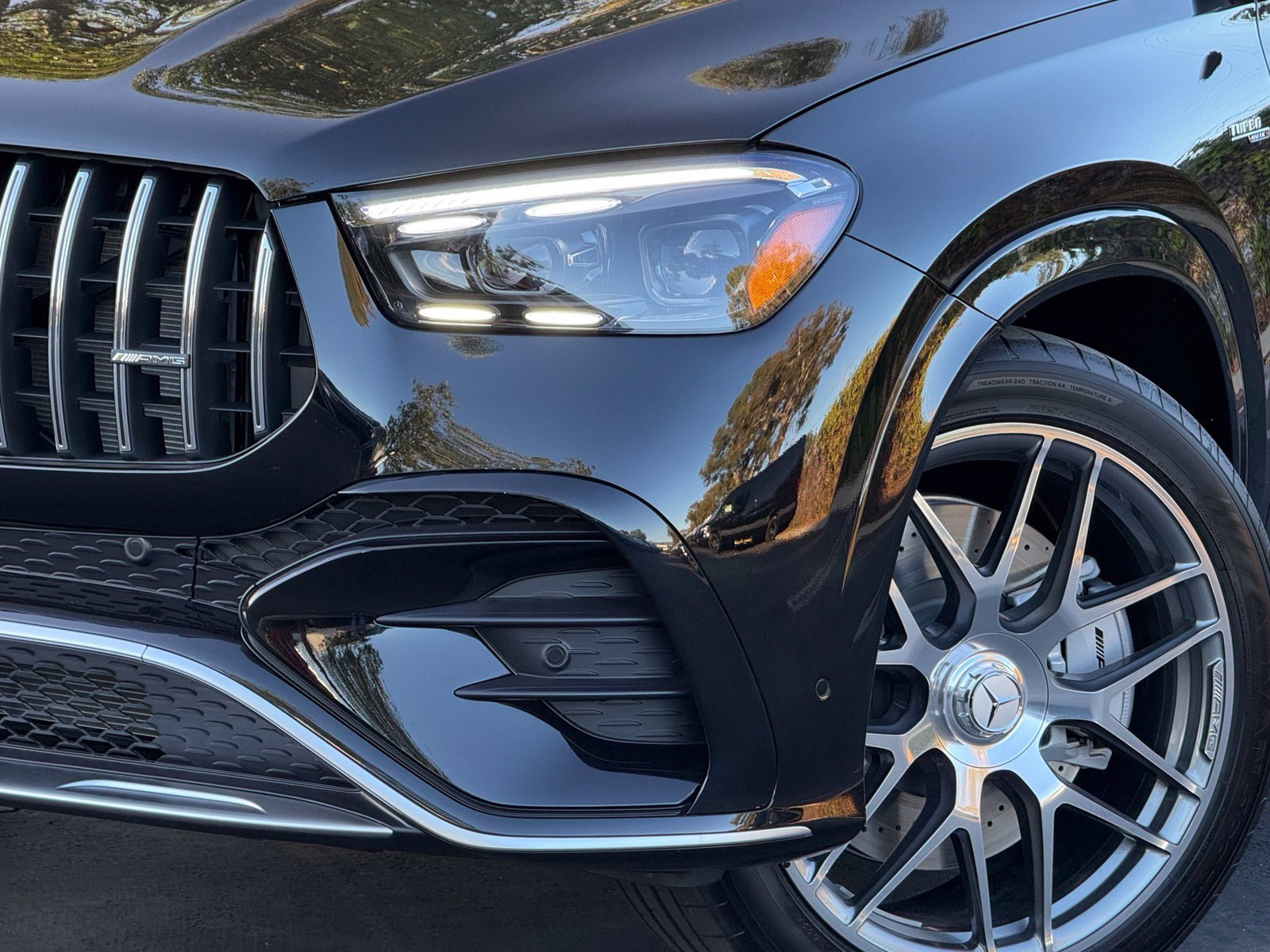 New 2026 Mercedes-Benz GLE 53 AMG 4MATIC Coupe image 3