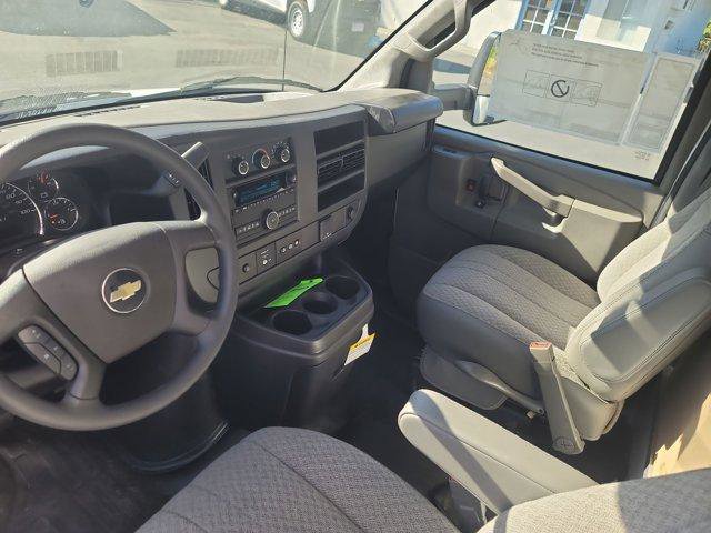 New 2024 Chevrolet Express 4500 Extended w/ Power Convenience Package RWD image 18