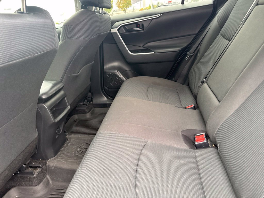 Used 2021 Toyota RAV4 LE AWD/4WD image 6