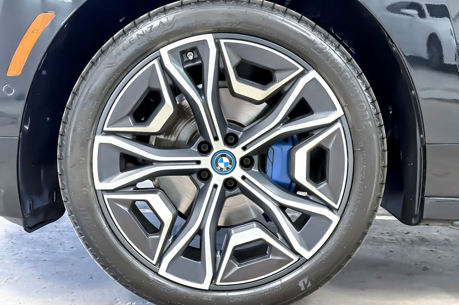 Used 2024 BMW iX xDrive50 w/ Premium Package AWD/4WD image 27