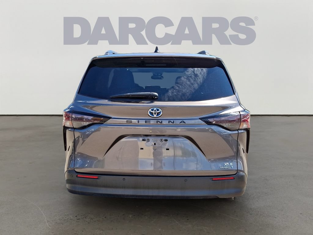 Used 2023 Toyota Sienna XLE FWD image 5