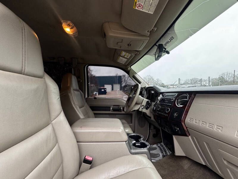 Used 2010 Ford F250 Lariat image 10