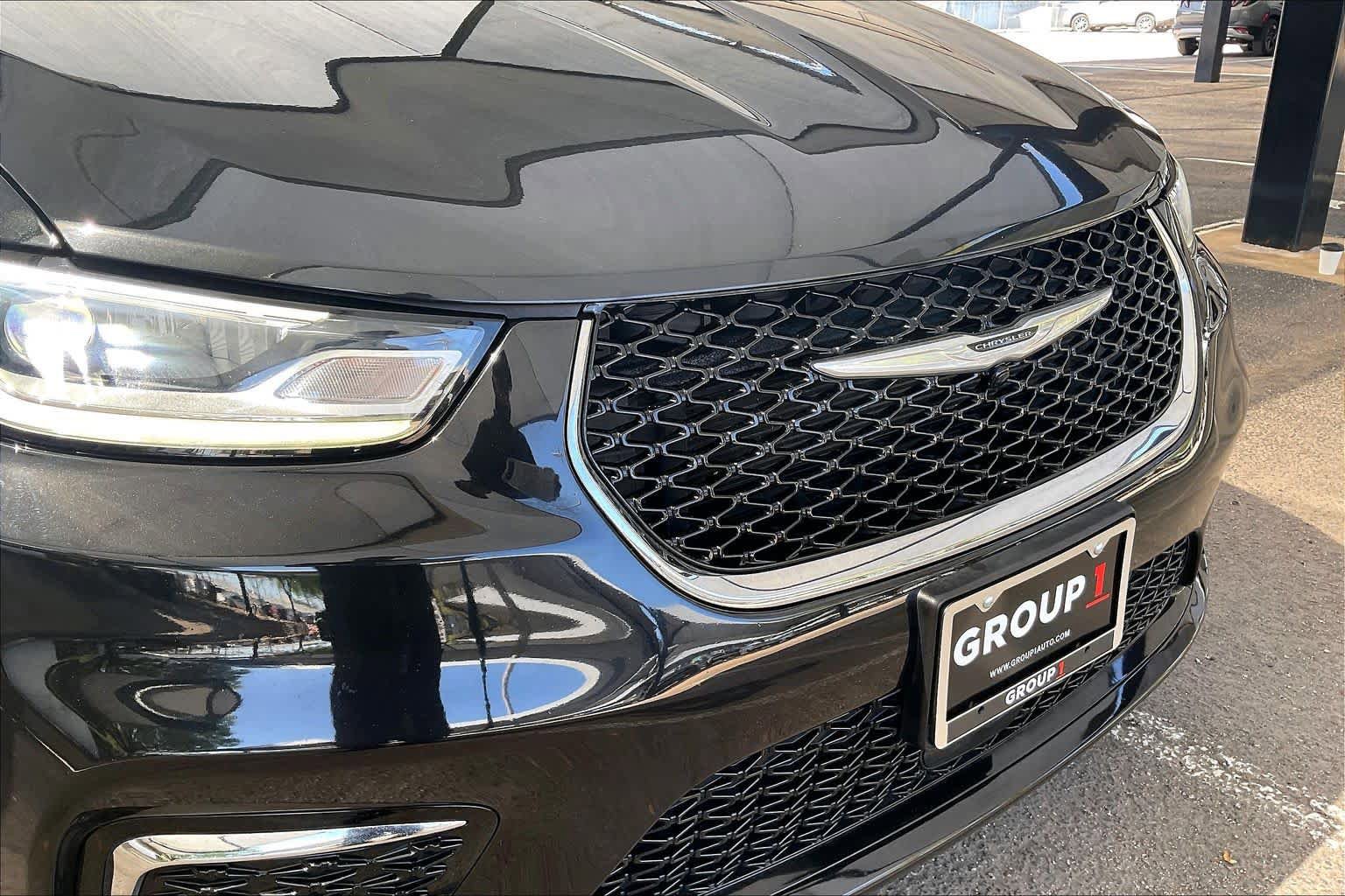 Used 2023 Chrysler Pacifica Touring-L image 30