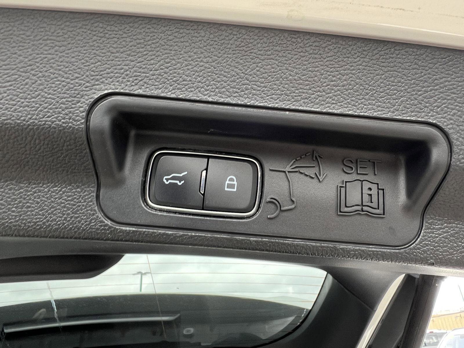 Used 2020 Ford Explorer XLT w/ Equipment Group 202A AWD/4WD image 55