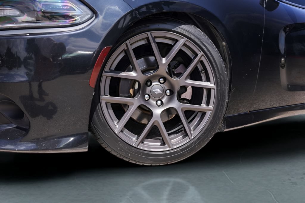 Used 2019 Dodge Charger R/T w/ Plus Group RWD image 4
