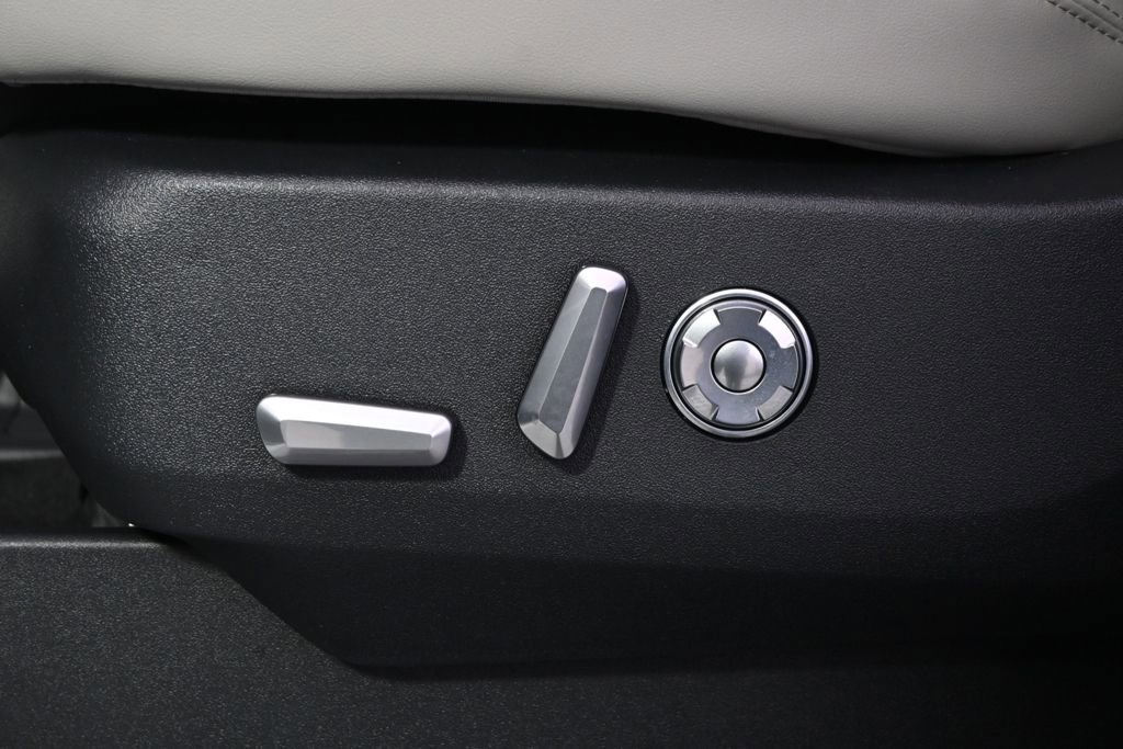 New 2026 Lincoln Navigator L Reserve w/ Jet Appearance Package image 14