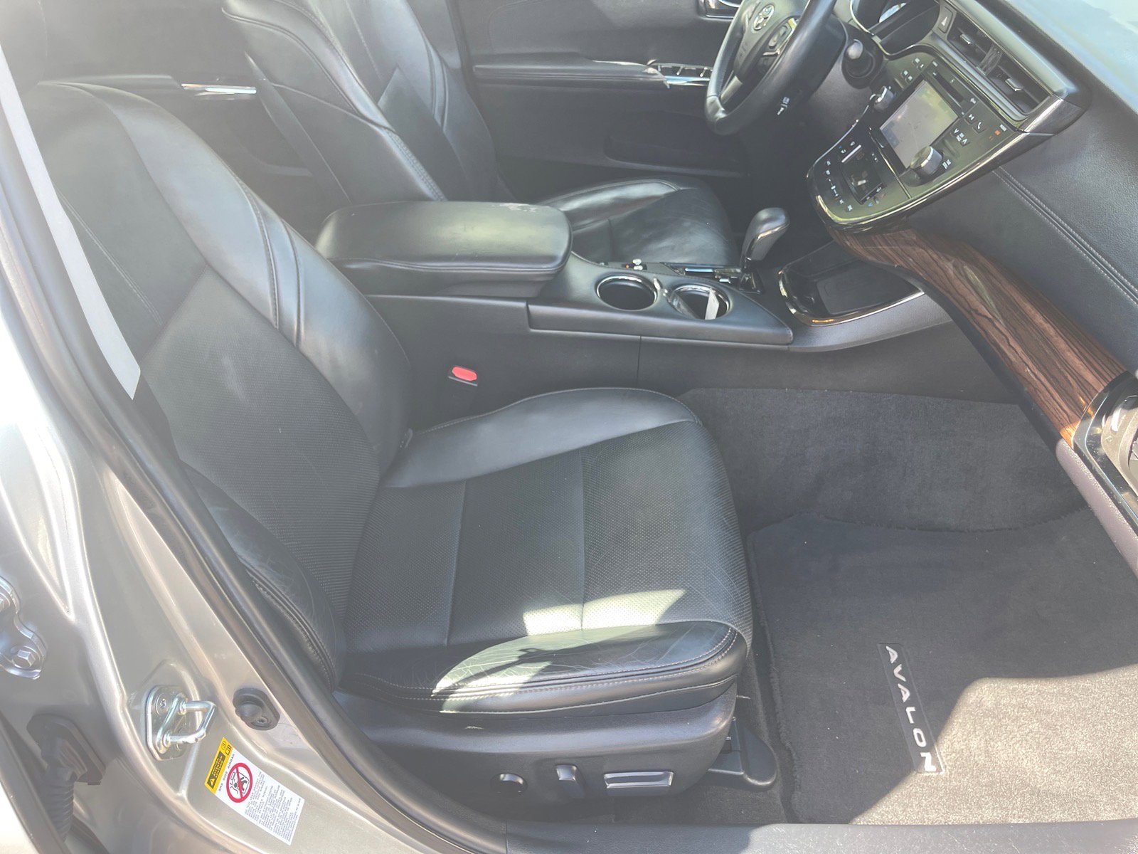 Used 2015 Toyota Avalon Limited w/ Technology Package FWD image 19