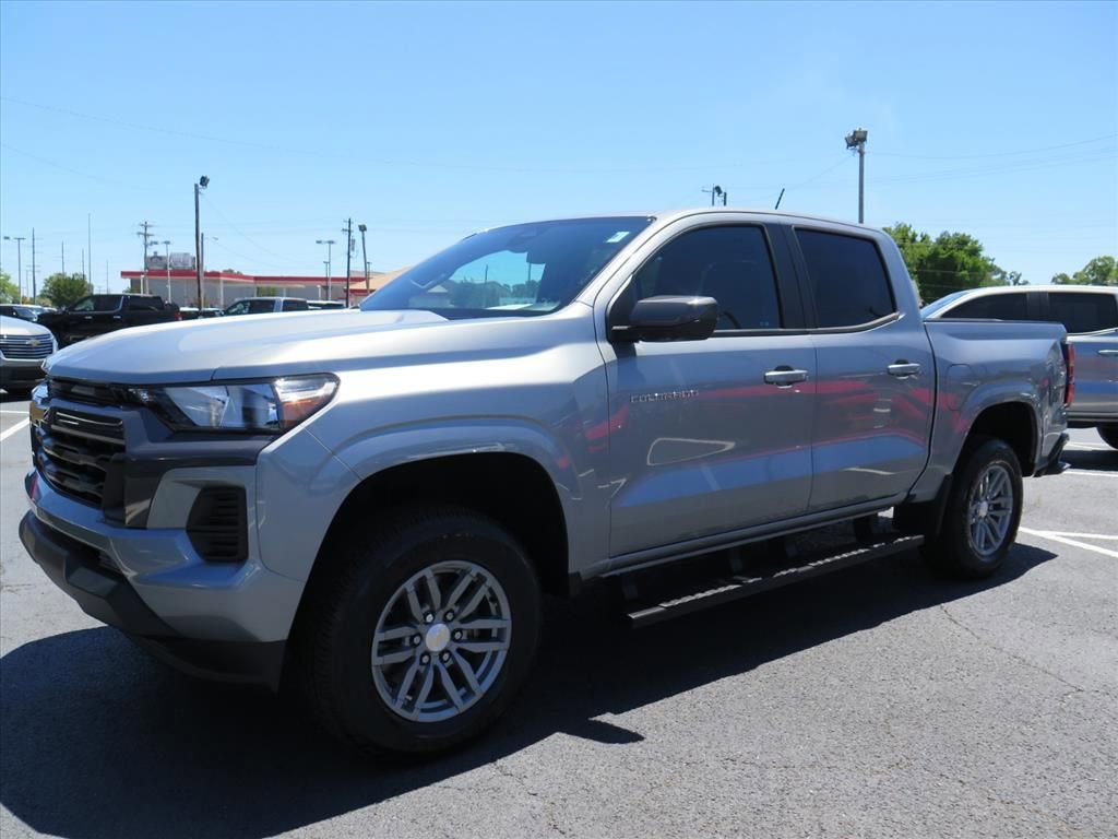 Used 2024 Chevrolet Colorado LT RWD image 8