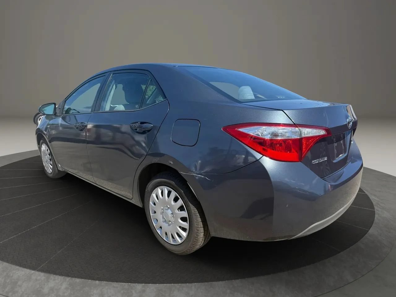 Used 2016 Toyota Corolla LE FWD image 5