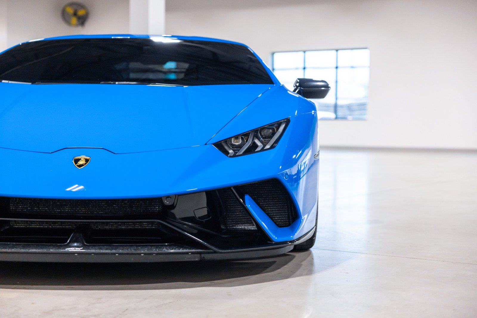 Used 2018 Lamborghini Huracan Performante AWD/4WD image 24