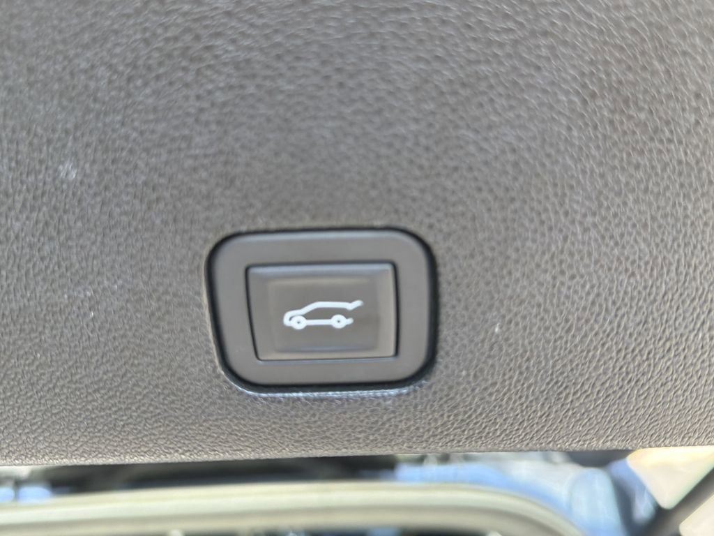 Certified 2025 Cadillac XT6 Premium Luxury image 19