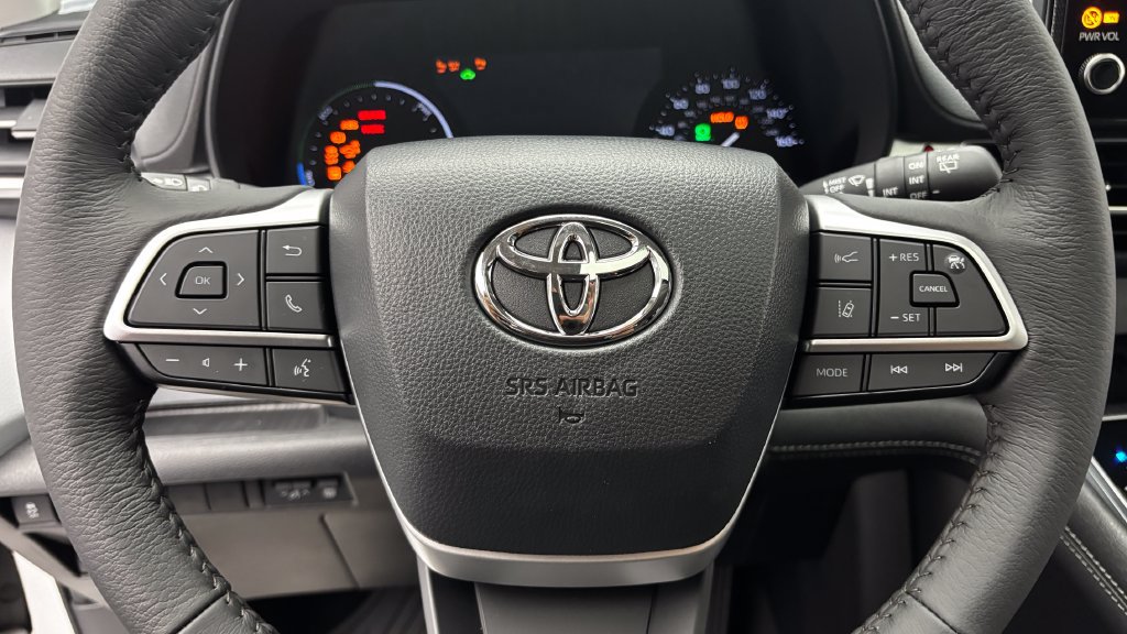 Certified 2026 Toyota Sienna XLE FWD image 21