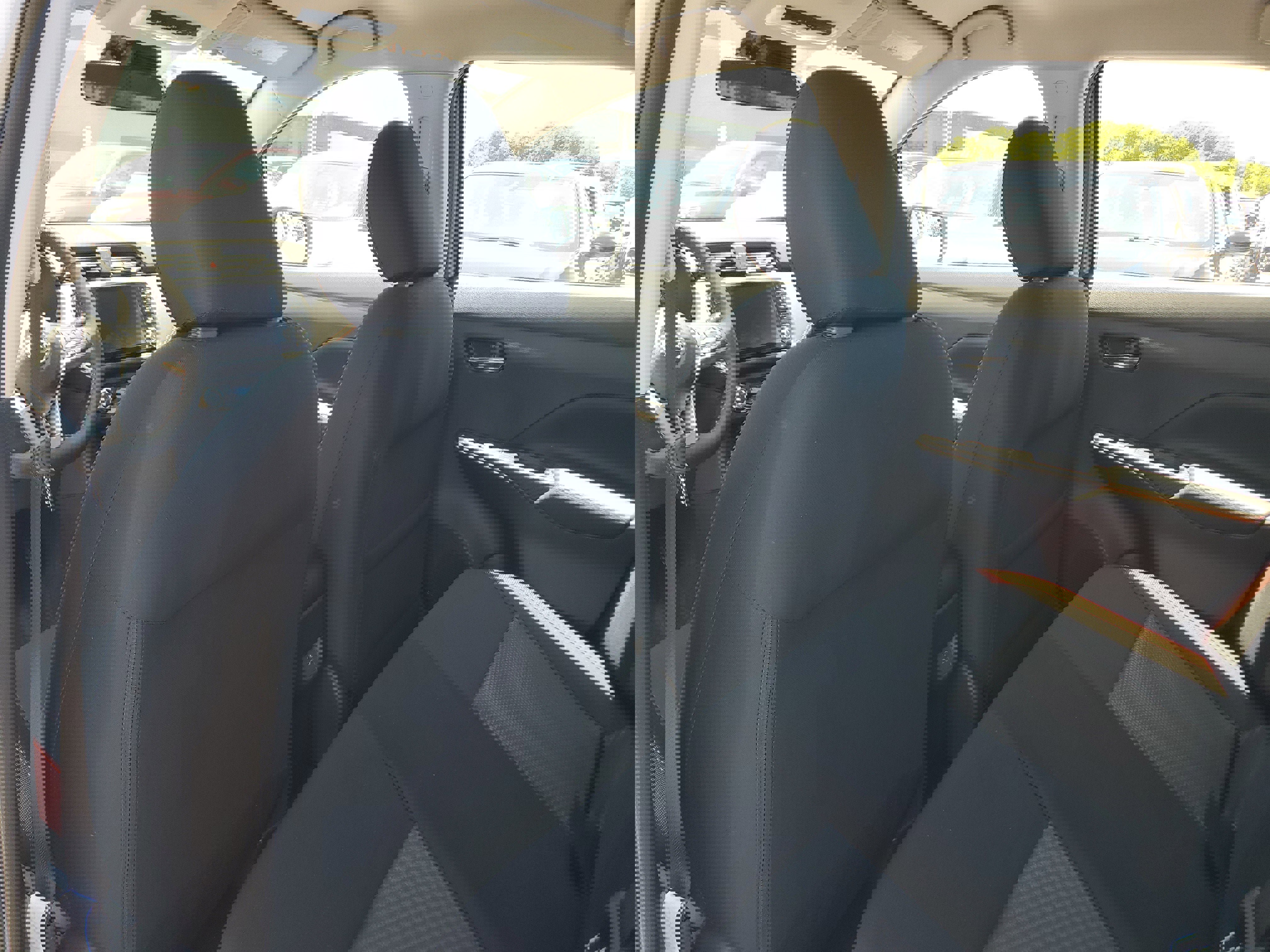 New 2025 Nissan Versa SR w/ Trunk Package image 16