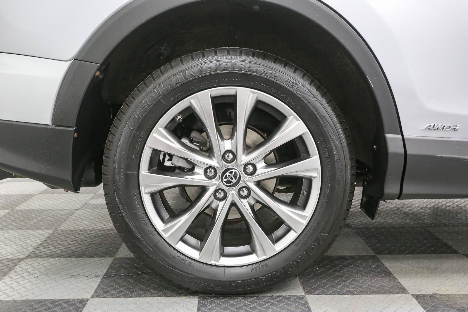 Used 2018 Toyota RAV4 Limited AWD/4WD image 19