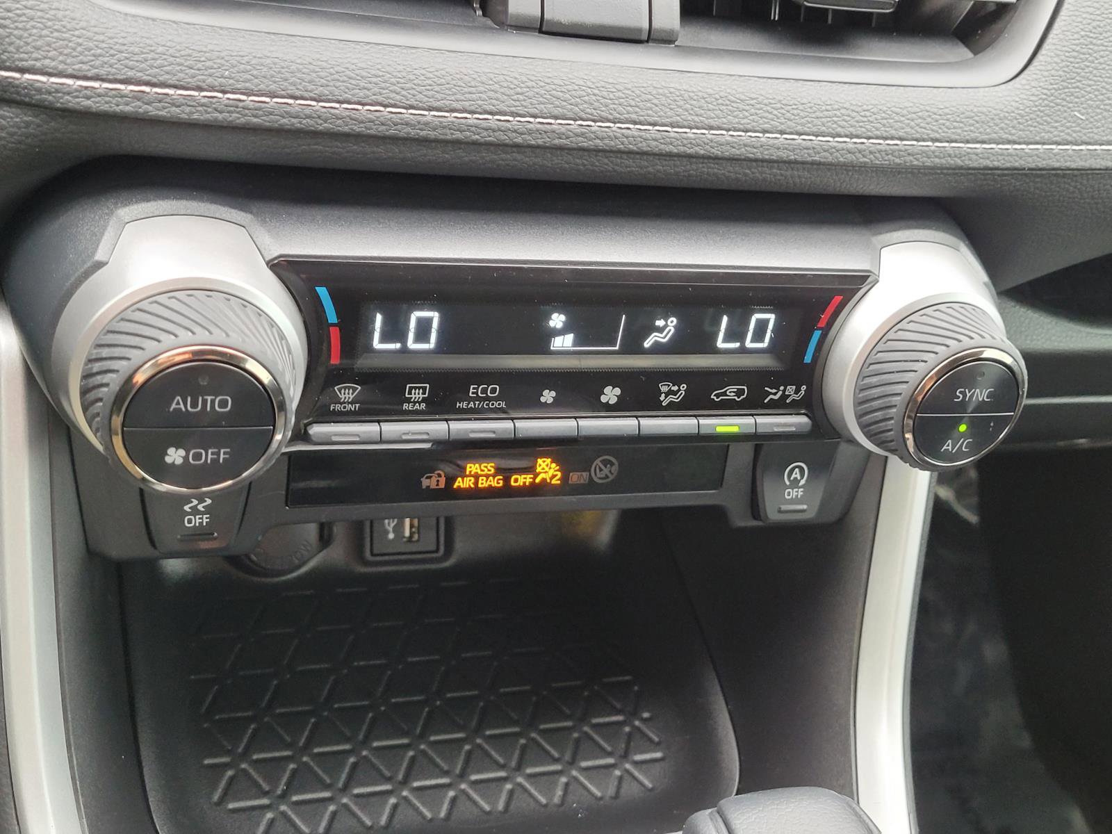 Used 2023 Toyota RAV4 XLE w/ Convenience Package image 29