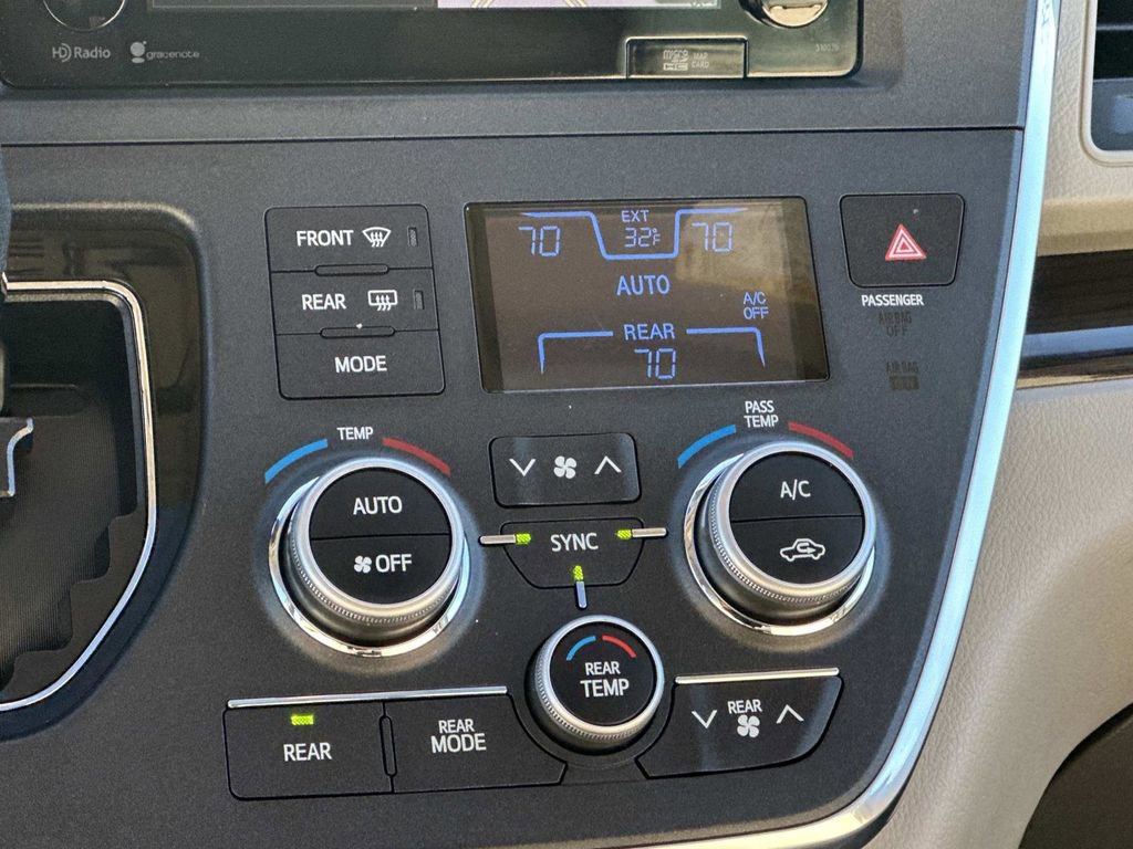 Used 2015 Toyota Sienna Limited image 12