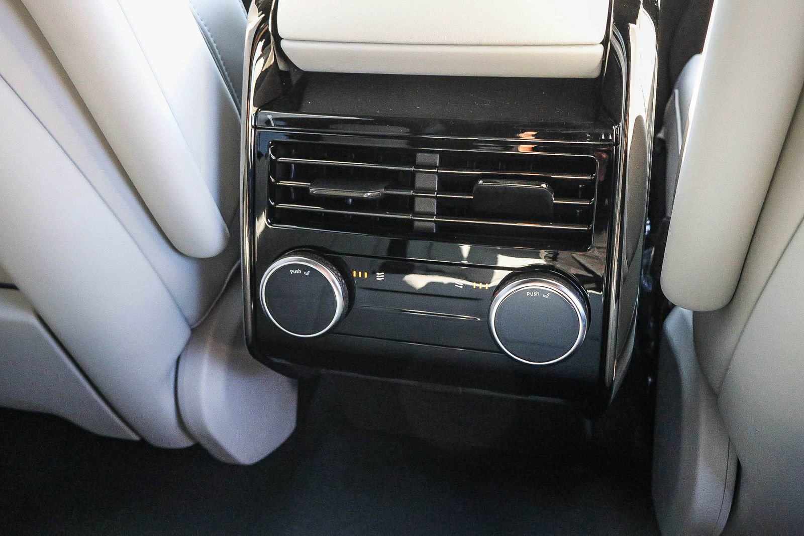 New 2026 Land Rover Range Rover Sport SE image 21