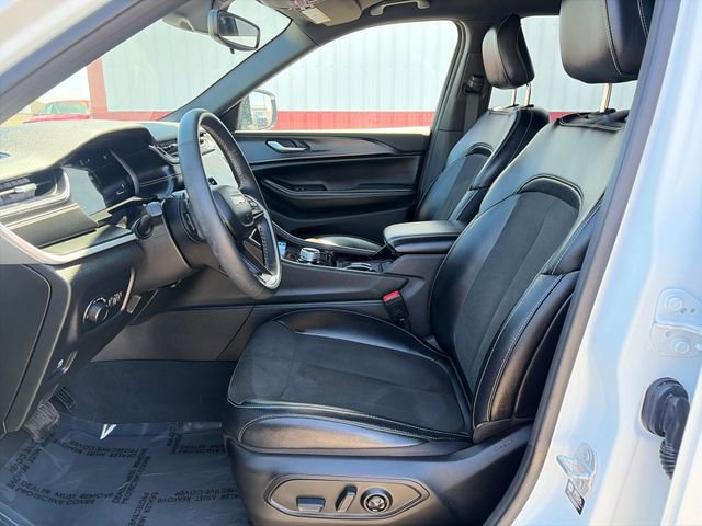 Used 2023 Jeep Grand Cherokee L Laredo AWD/4WD image 23