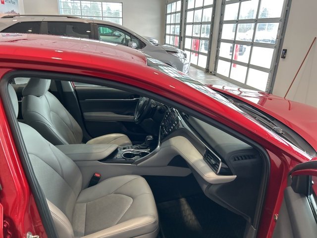 Used 2019 Toyota Camry XSE image 16