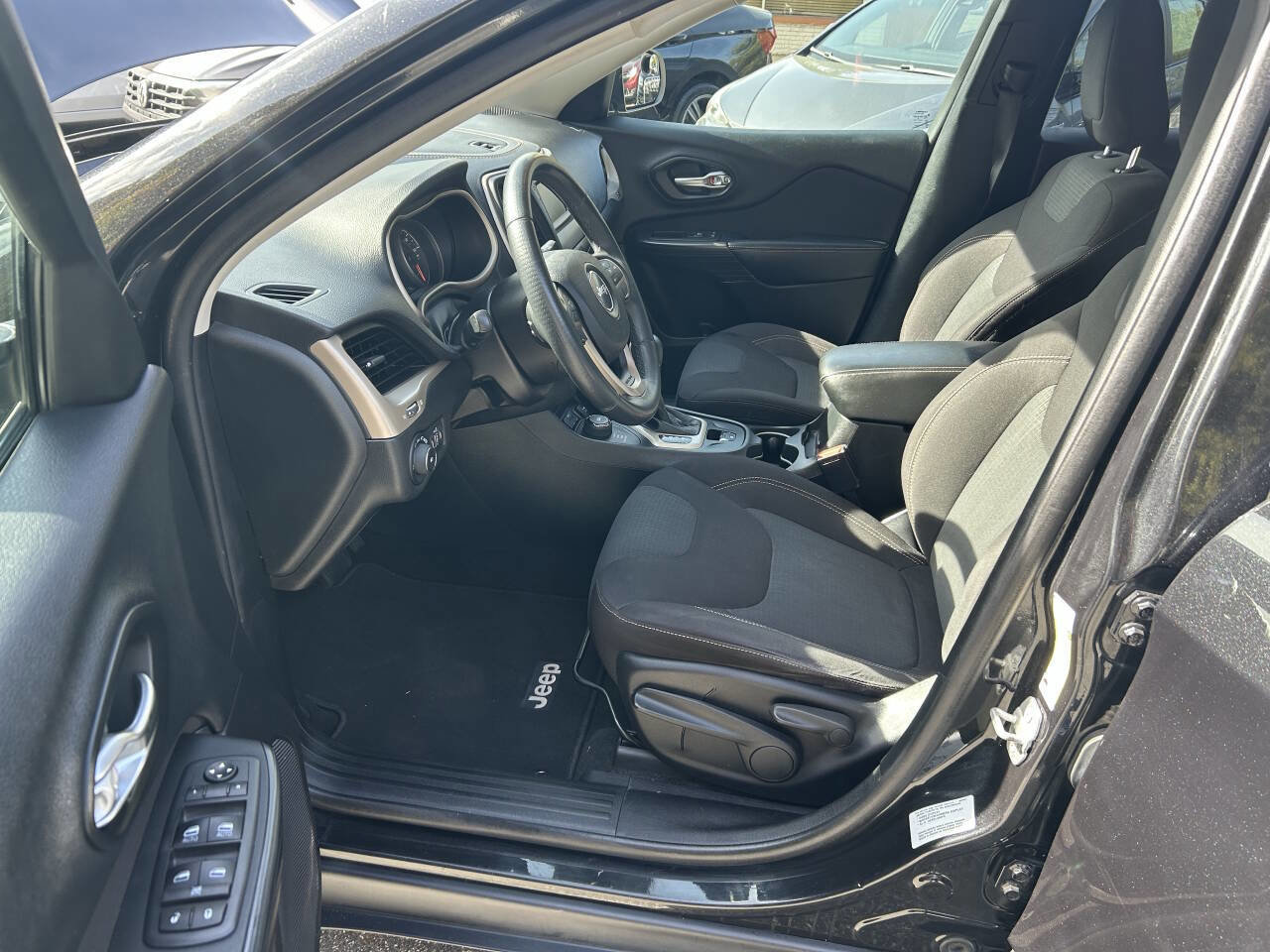 Used 2016 Jeep Cherokee Latitude image 20