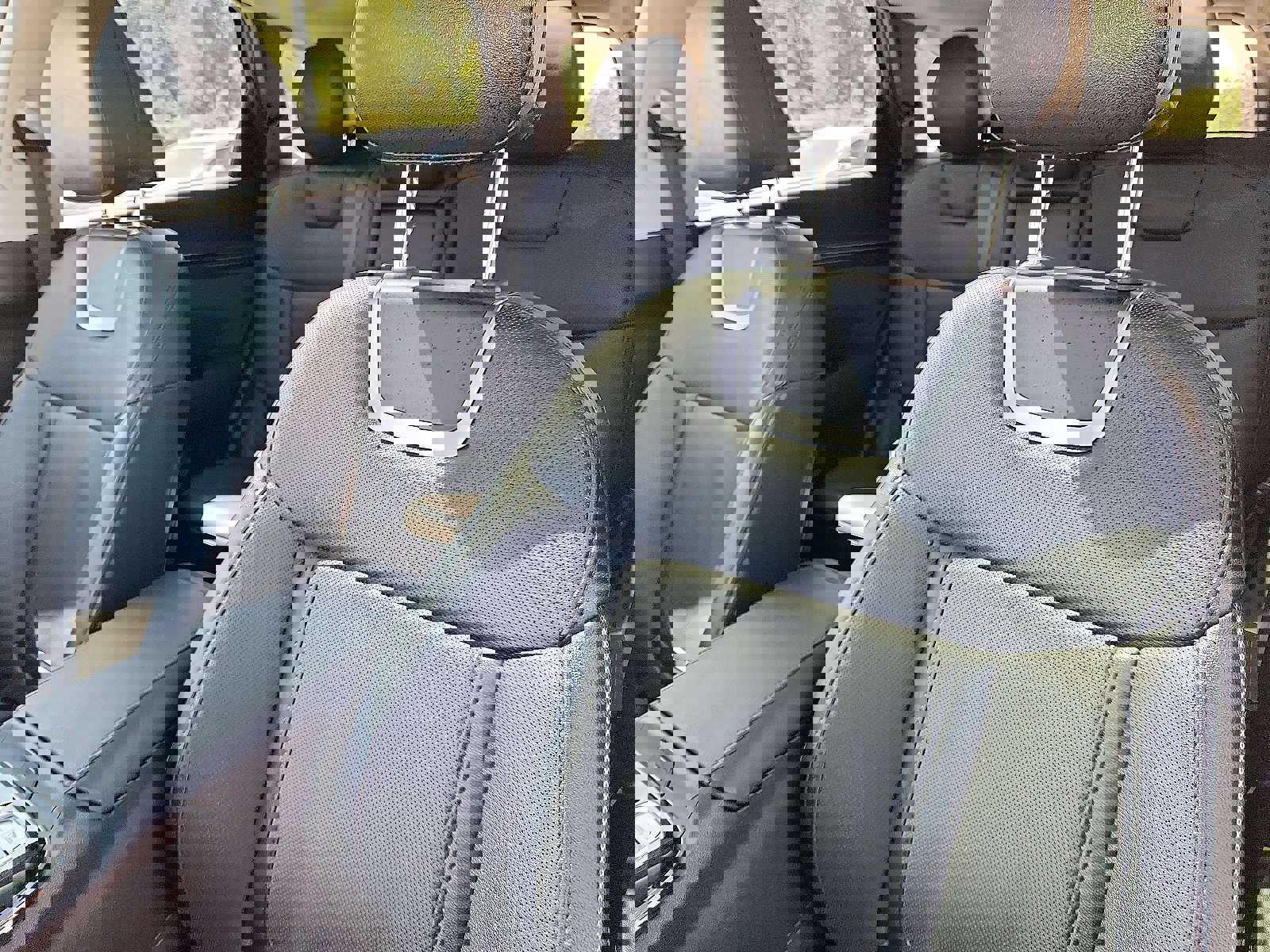 Used 2022 Hyundai Tucson Limited w/ Winter Package image 23