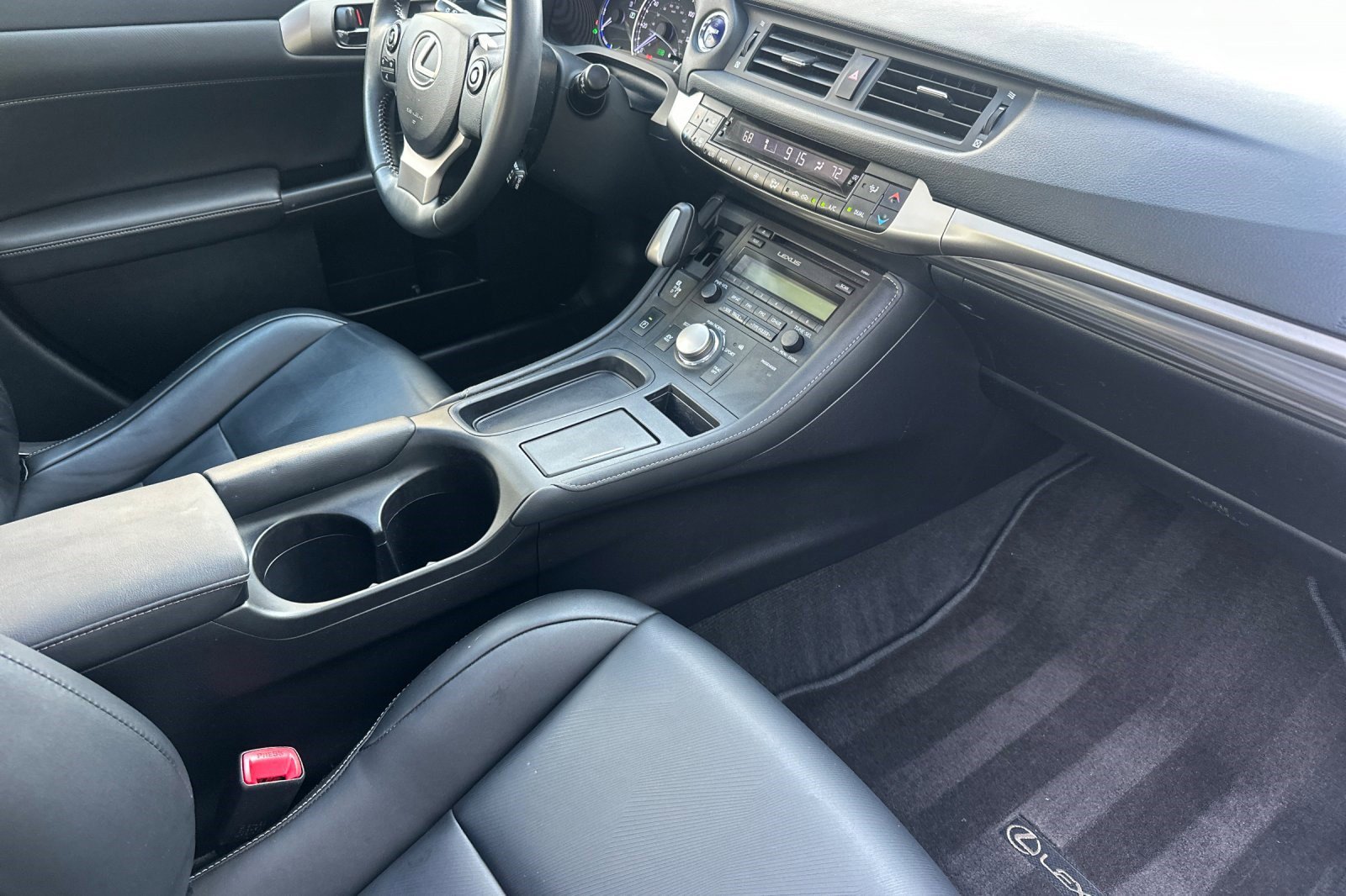 Used 2015 Lexus CT 200h image 19