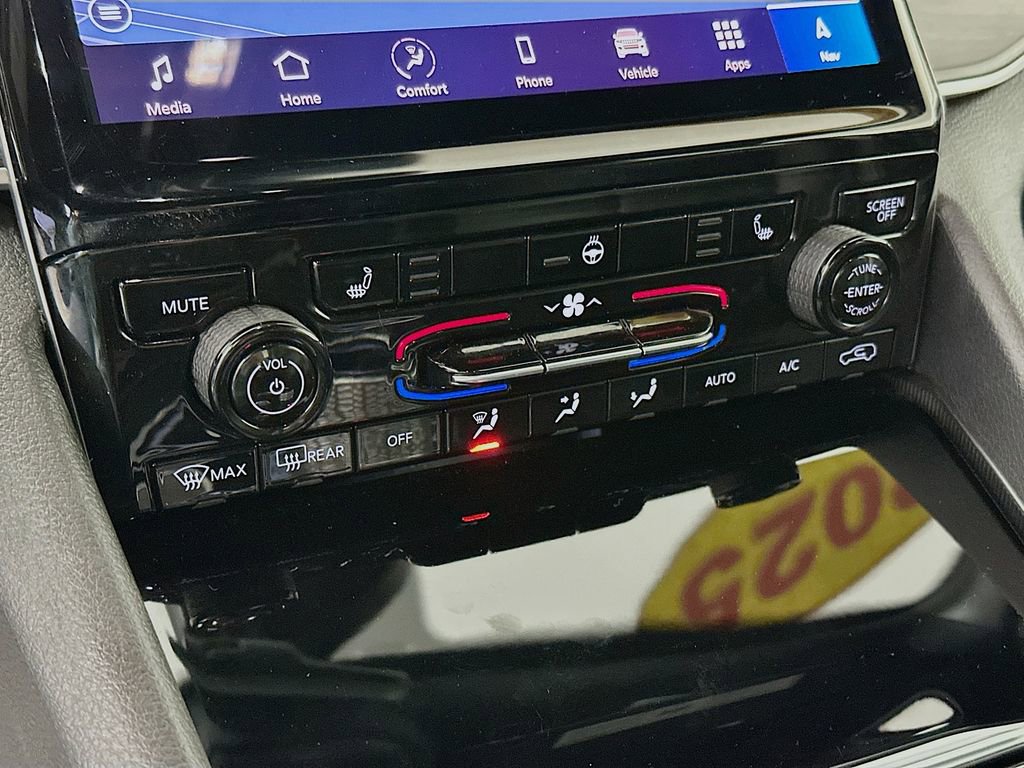 Certified 2025 Jeep Grand Cherokee Limited image 25