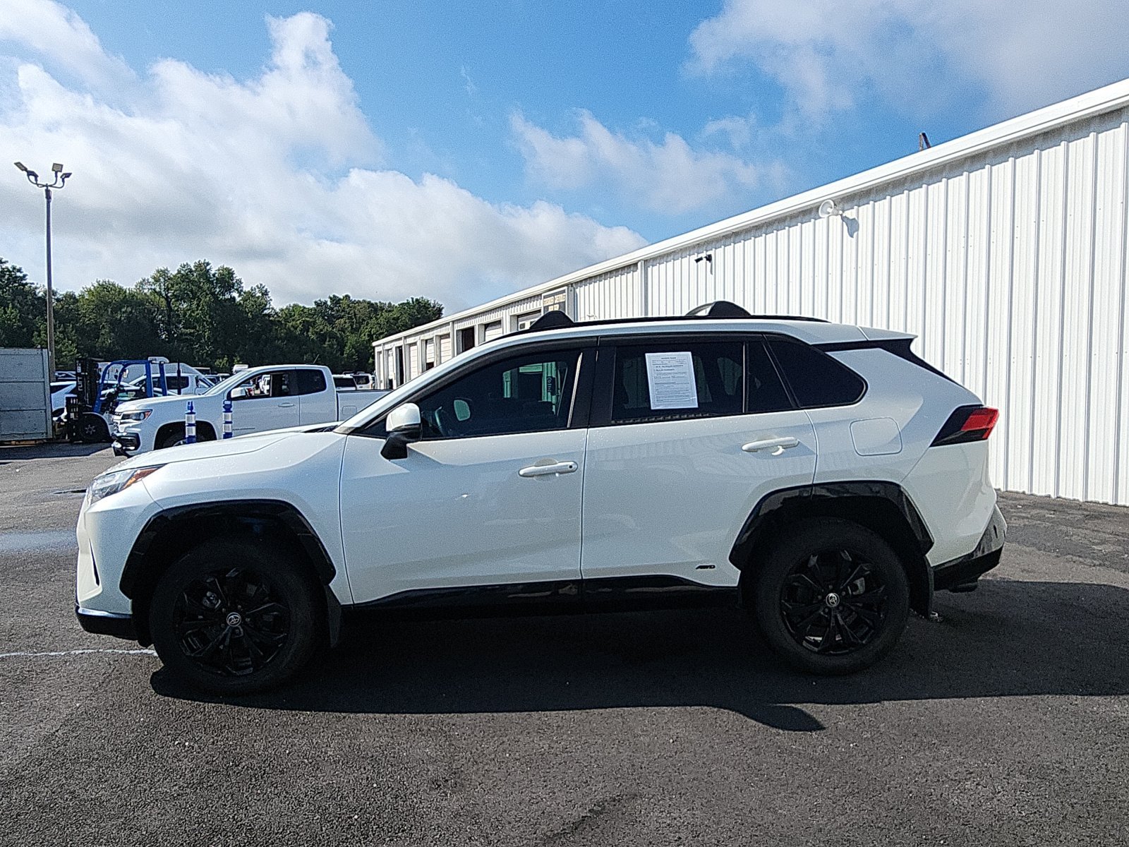 Used 2022 Toyota RAV4 SE w/ SE Grade Weather Package AWD/4WD image 2