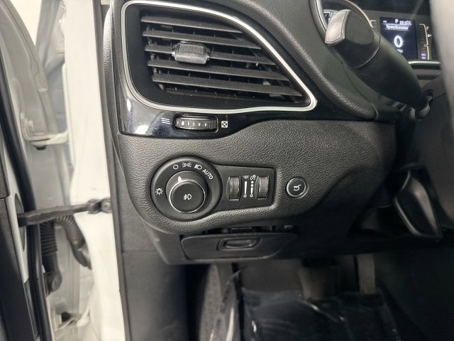 Used 2020 Jeep Cherokee Latitude Plus AWD/4WD image 15