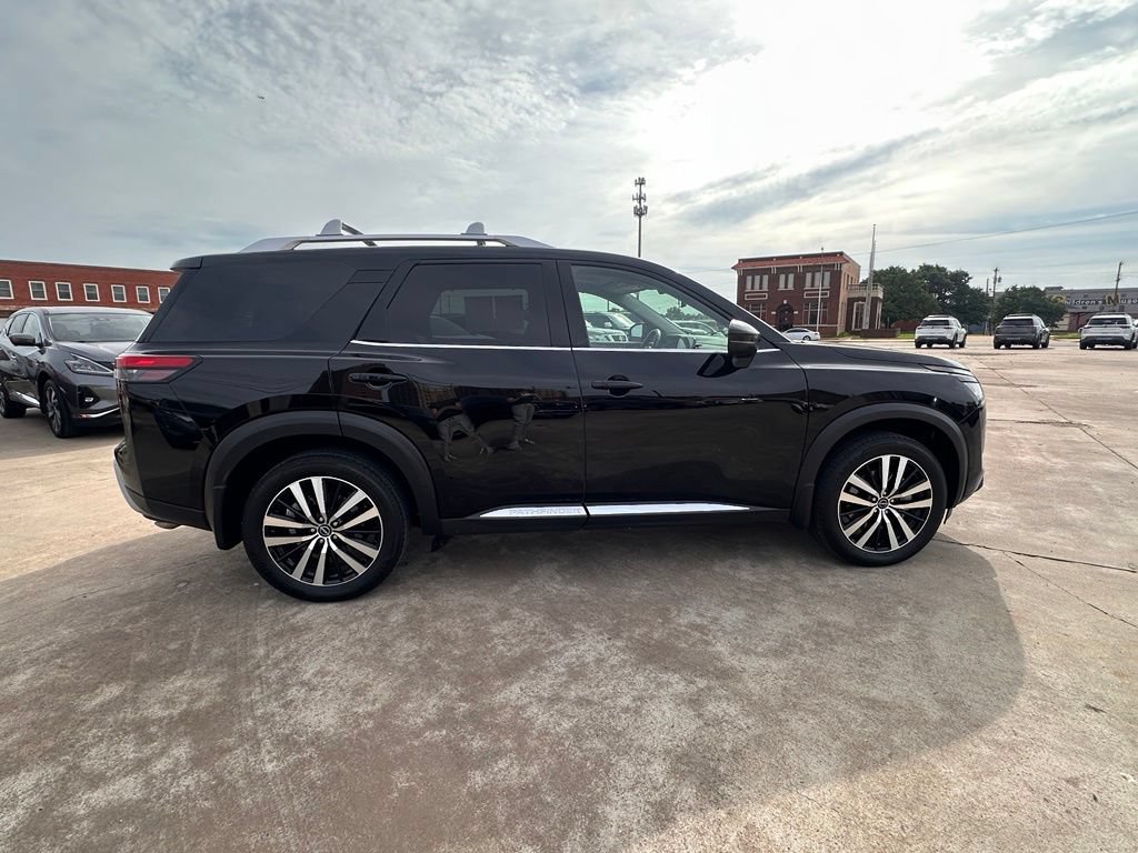 Certified 2025 Nissan Pathfinder Platinum FWD image 9
