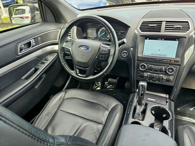 Used 2017 Ford Explorer XLT w/ Equipment Group 202A FWD image 28
