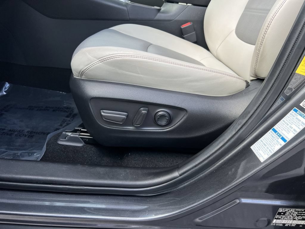 Used 2020 Toyota RAV4 Limited AWD/4WD image 14