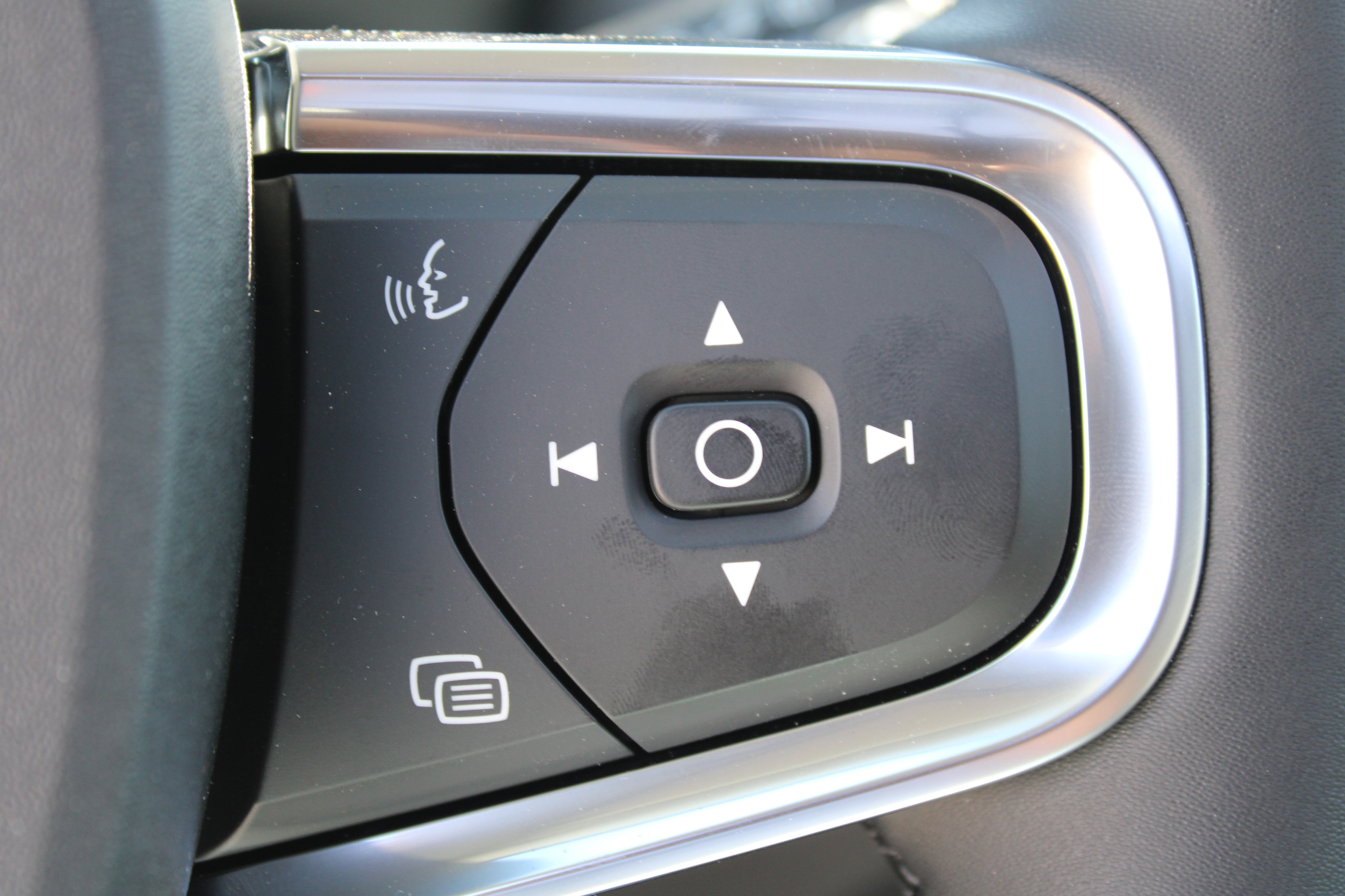 New 2025 Volvo XC40 B5 Plus w/ Protection Package Premier image 23