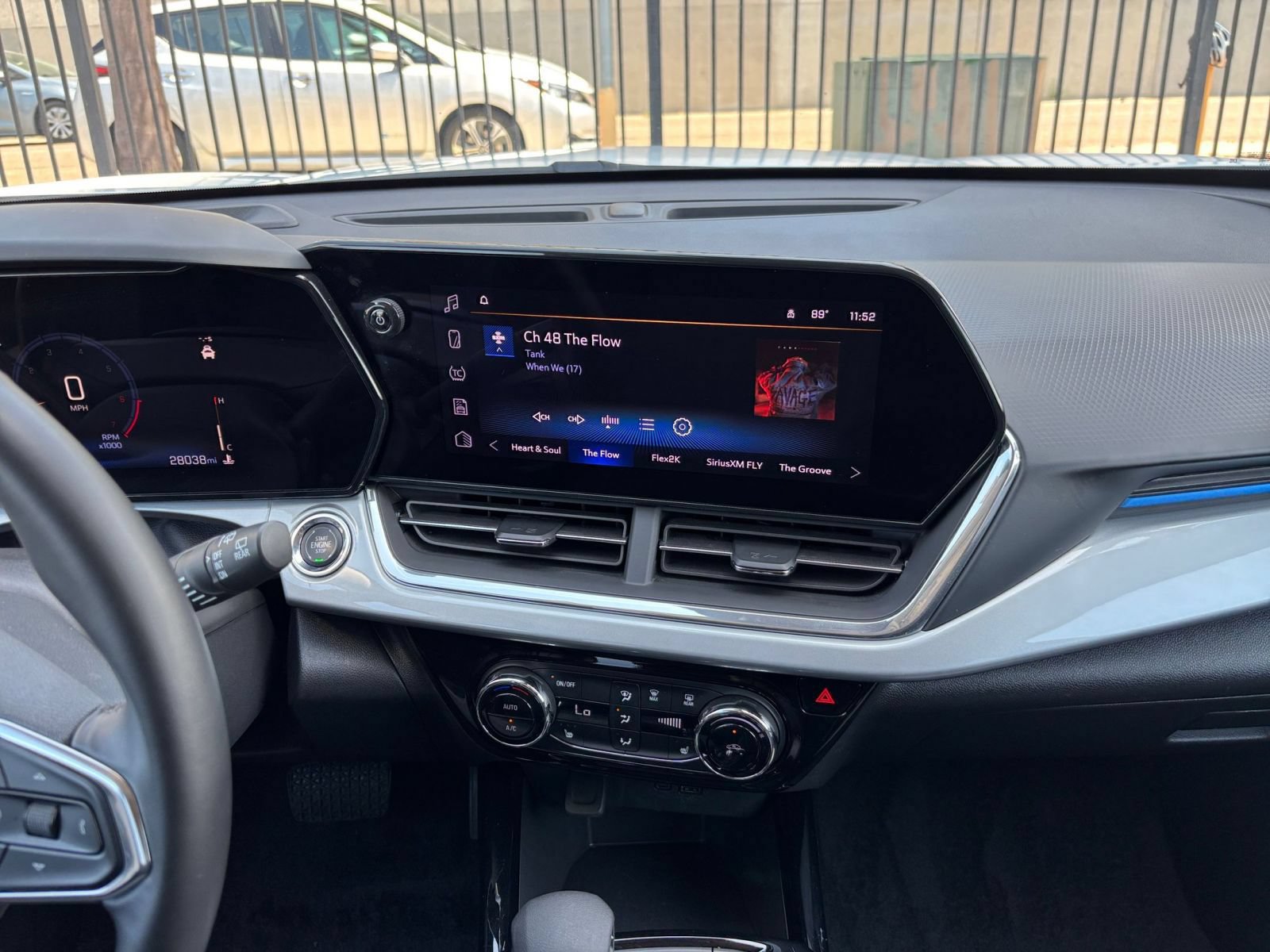 Used 2025 Chevrolet Trax LT w/ LT Convenience Package FWD image 16