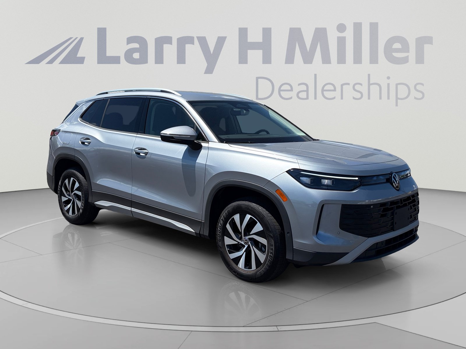 Used 2025 Volkswagen Tiguan S AWD/4WD image 7