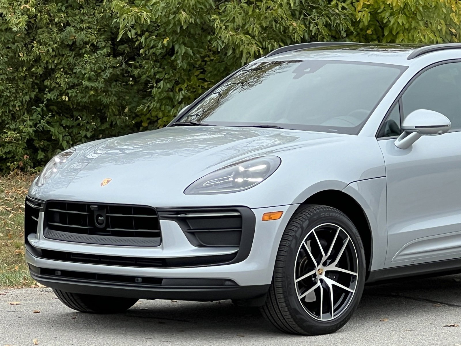 Certified 2025 Porsche Macan image 11