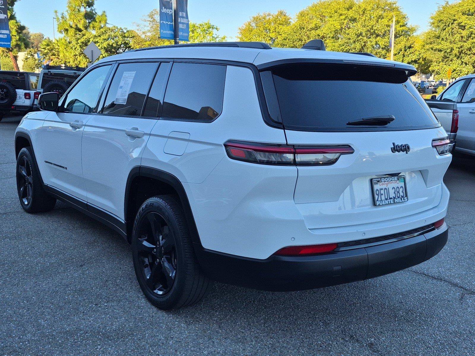 Used 2023 Jeep Grand Cherokee L Laredo RWD image 4