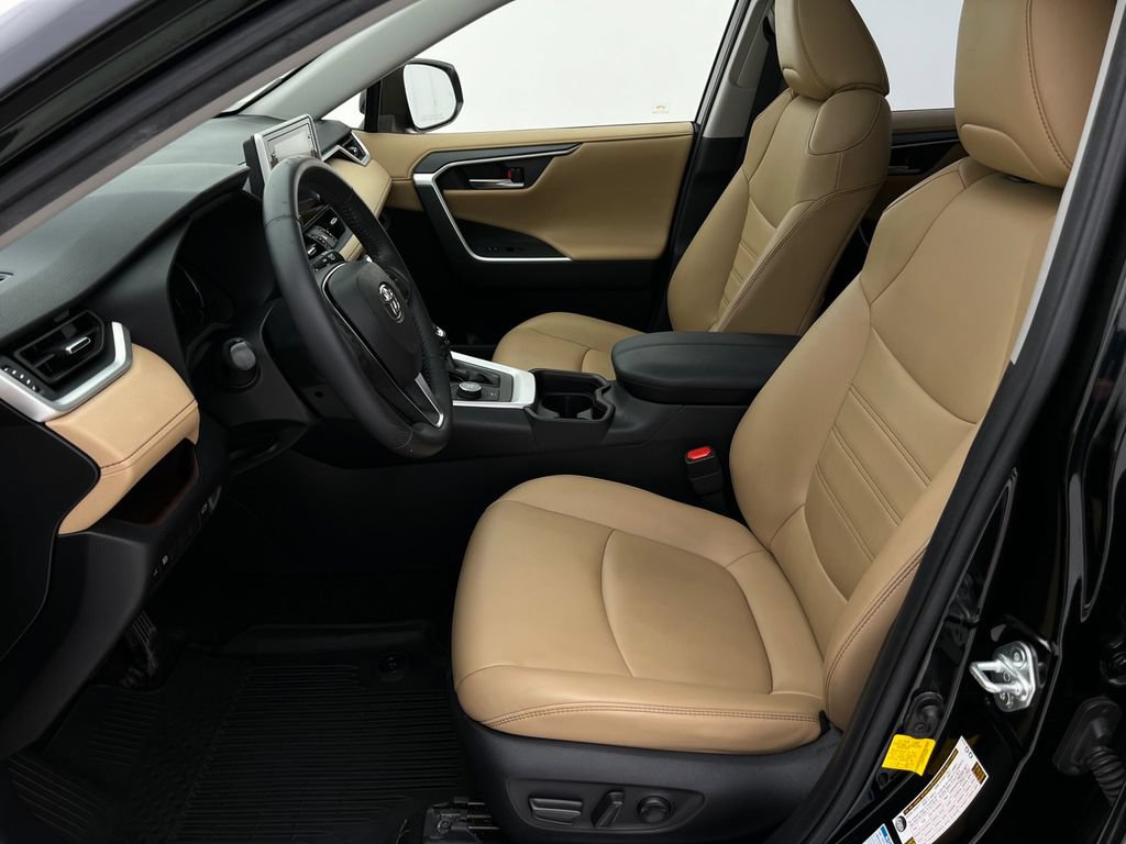 Used 2019 Toyota RAV4 Limited w/ Carpet Mat Package AWD/4WD image 11