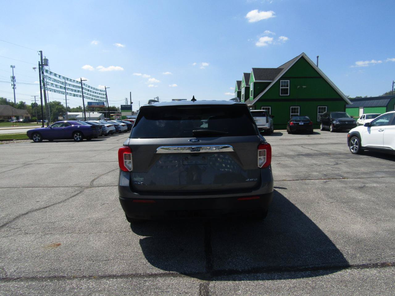 Used 2022 Ford Explorer XLT w/ Class IV Trailer Tow Package AWD/4WD image 6
