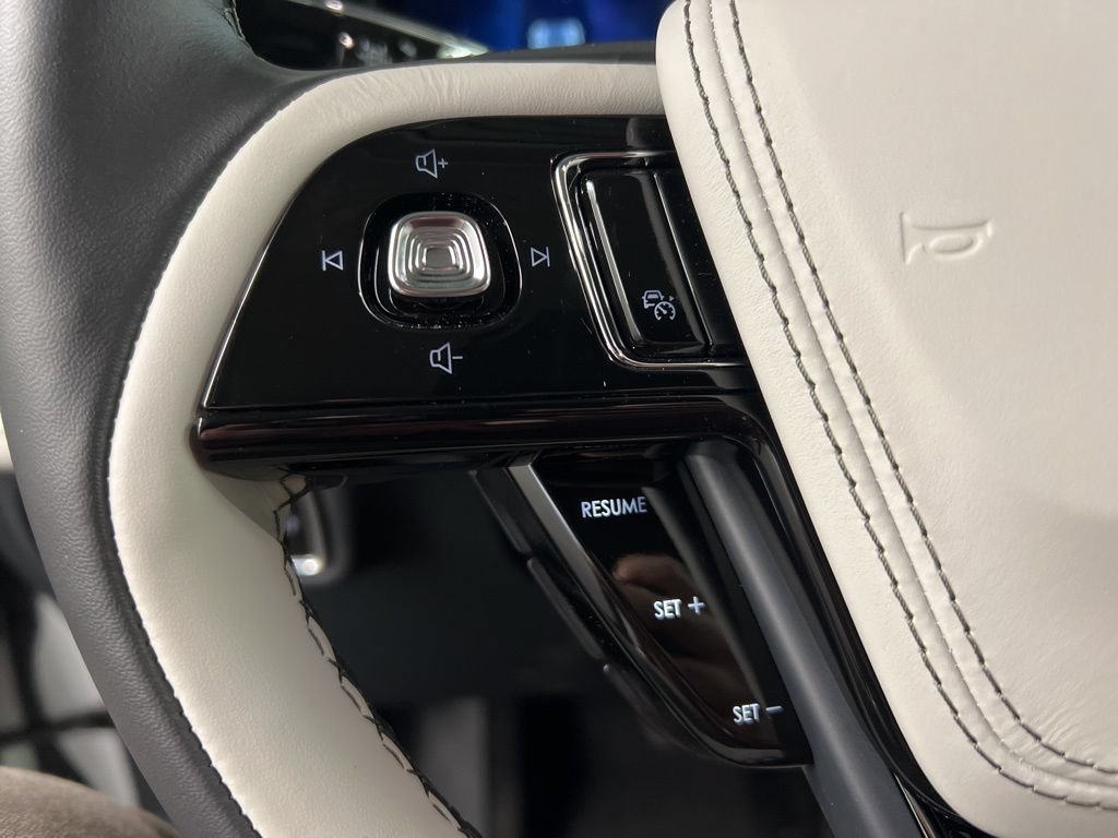 New 2026 Lincoln Aviator AWD image 17