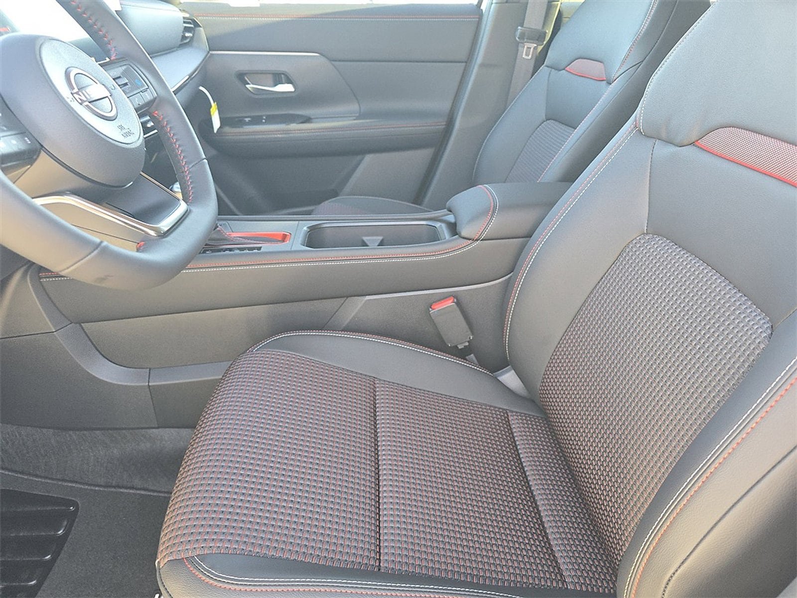 New 2026 Nissan Kicks SR AWD/4WD image 11