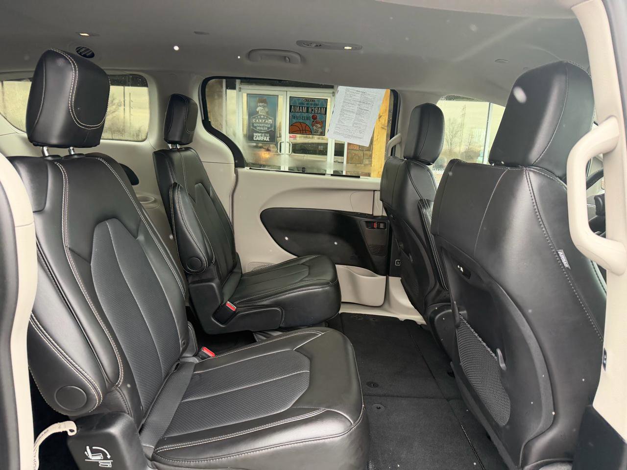 Used 2024 Chrysler Pacifica Touring-L image 19