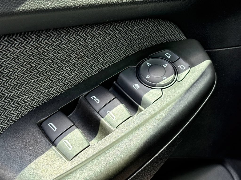 Used 2021 Chevrolet TrailBlazer LS w/ LPO, Blackout Package FWD image 9