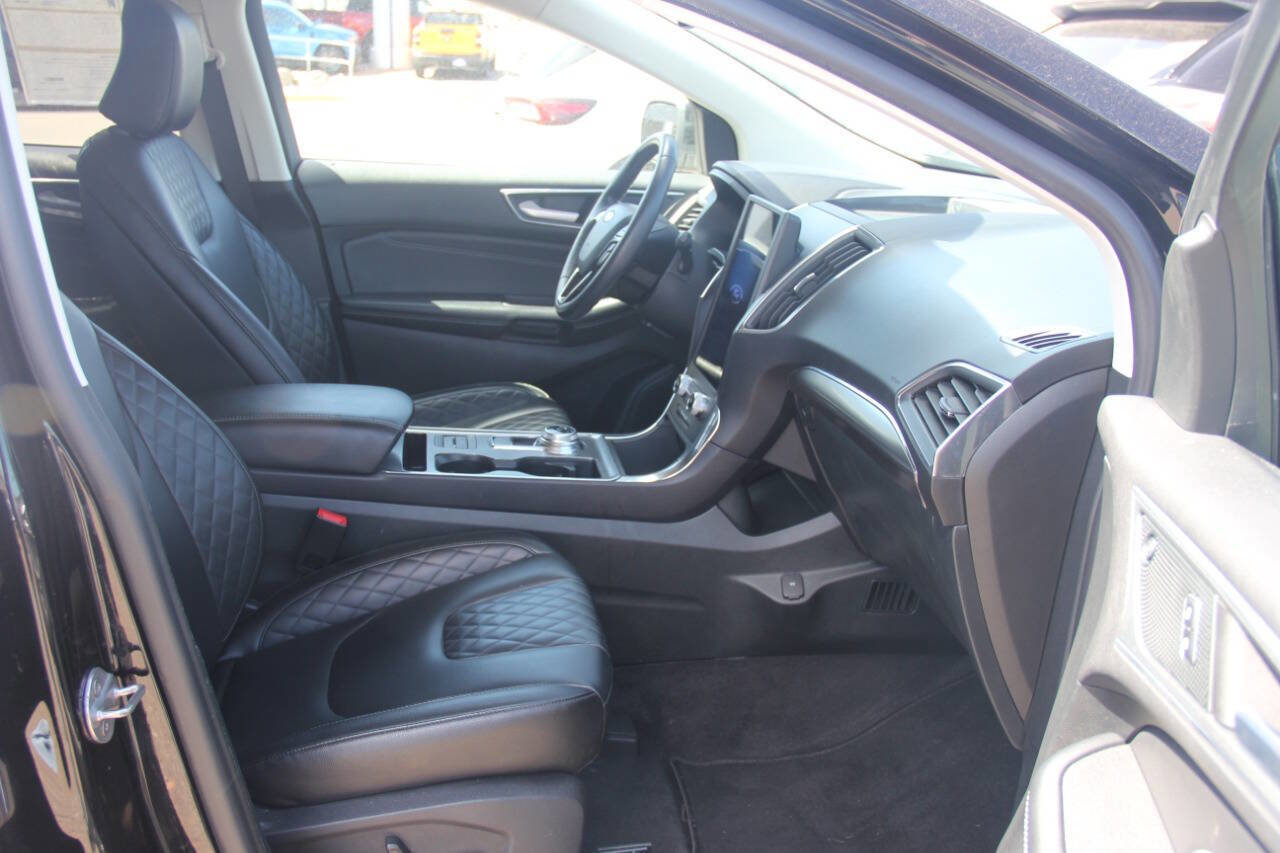 Certified 2024 Ford Edge Titanium AWD/4WD image 21