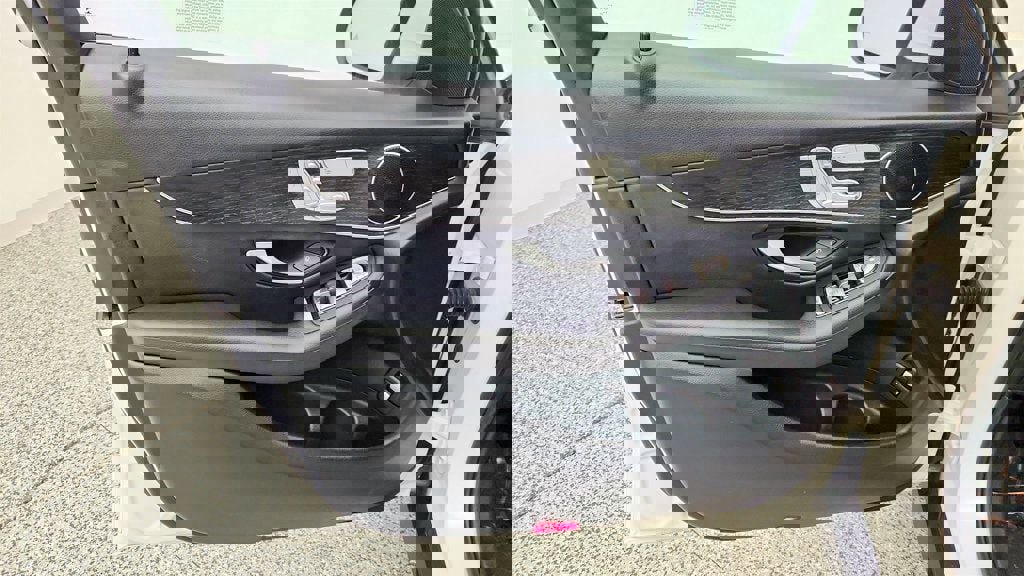 Used 2022 Mercedes-Benz GLC 300 4MATIC w/ Multimedia Package Lite image 10