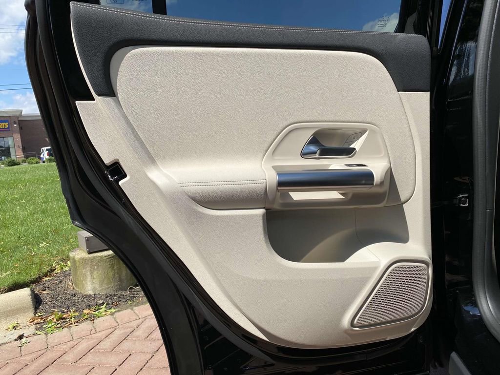 Certified 2025 Mercedes-Benz GLA 250 image 16