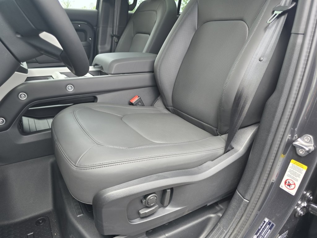 New 2025 Land Rover Defender 110 X-Dynamic SE image 33